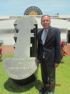 Dr.  Javier Saavedra Castillo director de la oficina de investigación del Instituto Nacional de Salud Mental