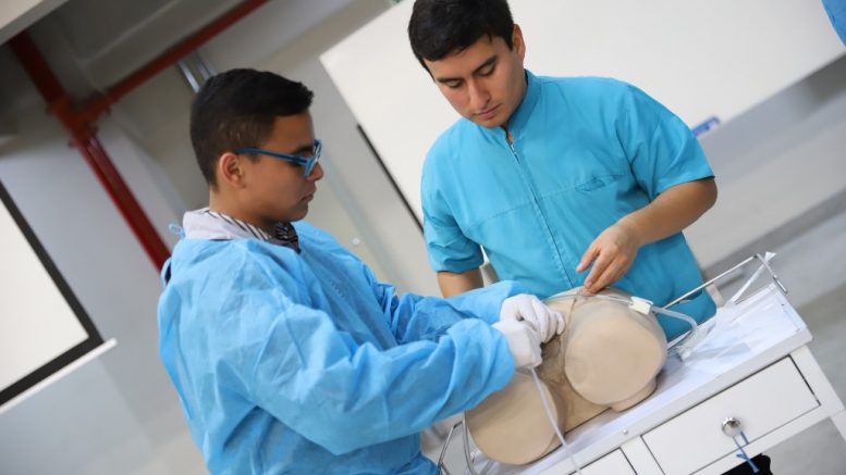 UPCH SE POSICIONA COMO LA MEJOR UNIVERSIDAD PARA ESTUDIAR MEDICINA EN